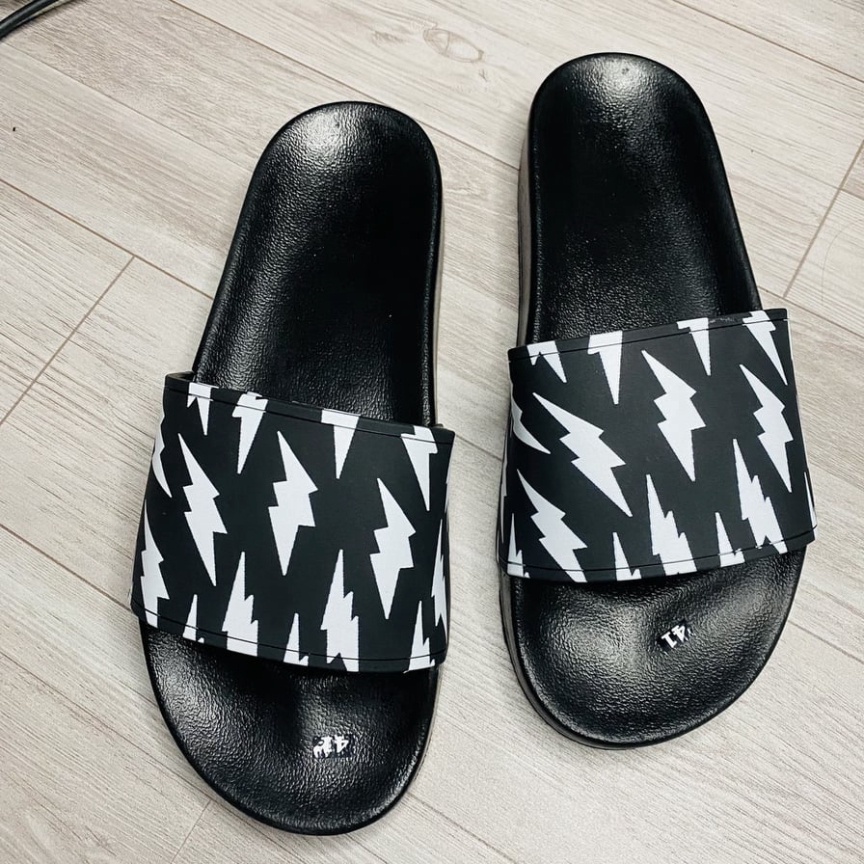 A Dép lê nam màu đen quai ngang họa tiết tia sét siêu đẹp,đế nguyên khối chống nước