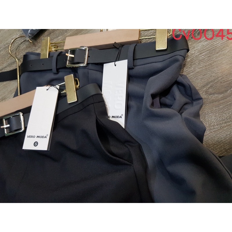 Chân váy dáng dài kèm đai