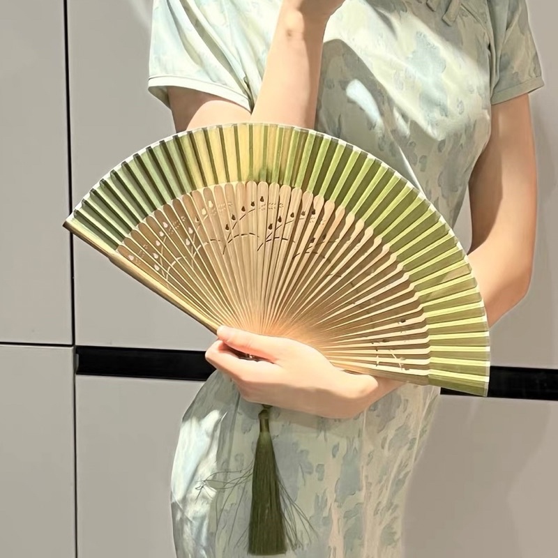 XỊN Quạt xoè cổ trang quạt cô dâu màu sắc sang trọng, đạo cụ chụp hình ( Kèm bao quạt + tua rua )