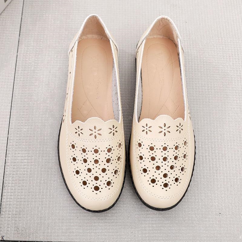 Giày Sandal Đục Lỗ Thoáng Khí Bằng Da Mềm Thời Trang Mùa Hè 2023 Cho Nữ Trung Niên 40-50 Tuổi