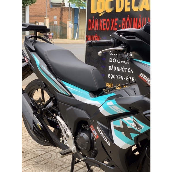 Tem rời Winner X mẫu Zin HRC phối tem xanh ngọc cho xe đen.