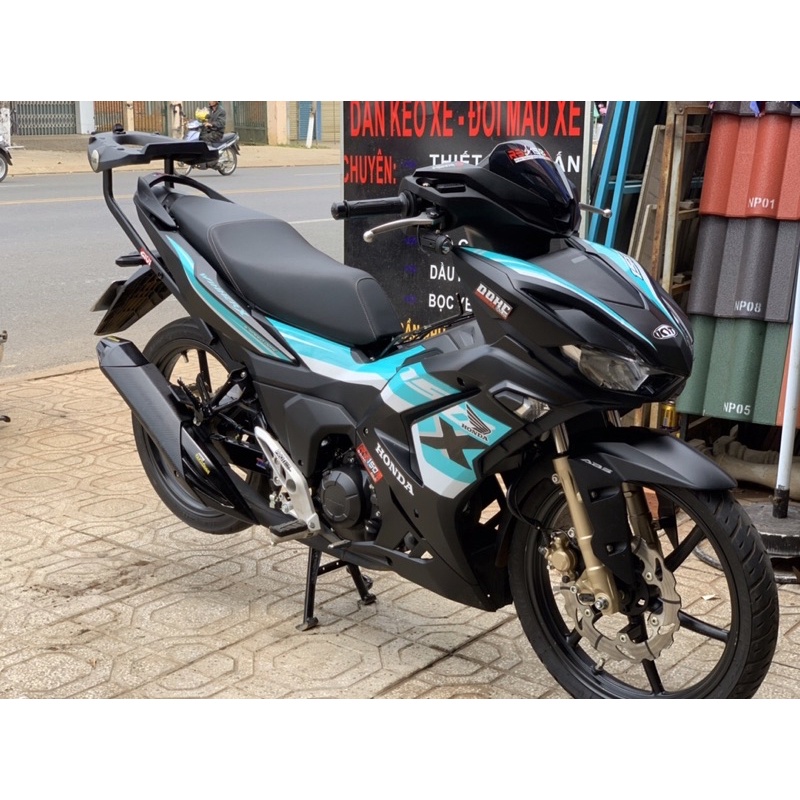 Tem rời Winner X mẫu Zin HRC phối tem xanh ngọc cho xe đen.