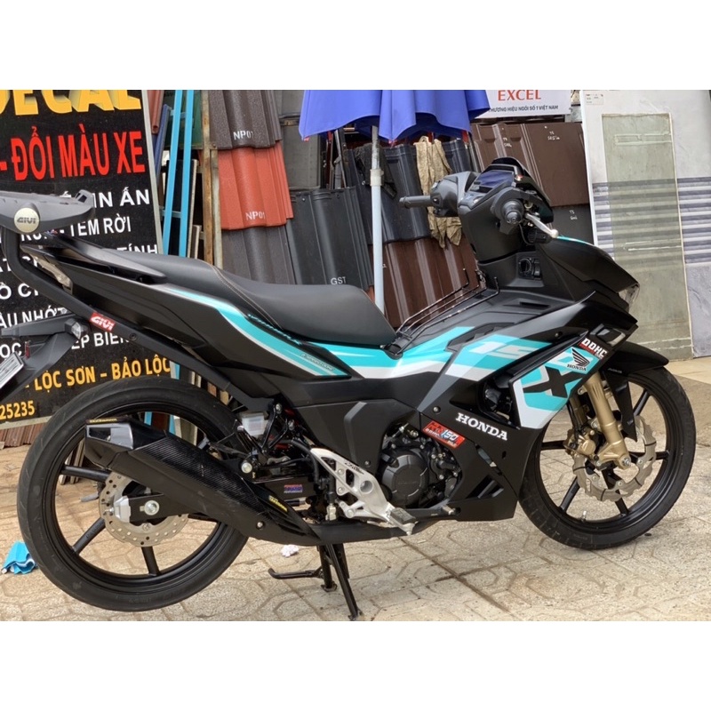 Tem rời Winner X mẫu Zin HRC phối tem xanh ngọc cho xe đen.