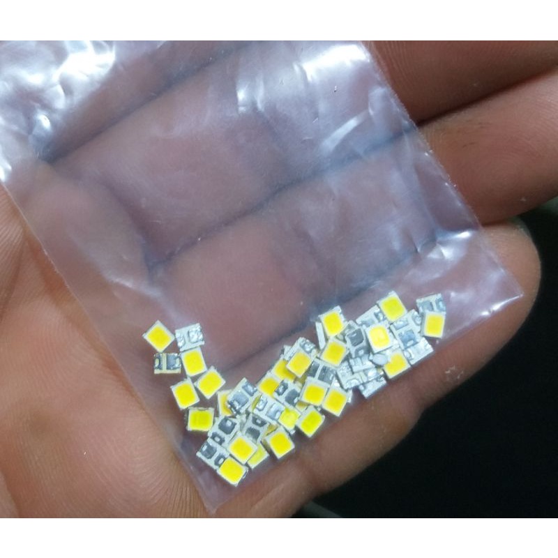 Combo 110 chip led 2835 siêu sáng điện áp 4vdc. ánh sáng trắng