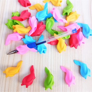 Combo 5 con cá silicone định vị cầm nắm bút cho học sinh điều chỉnh tư thế cầm bút cho bé tập viết chất liệu sillicon