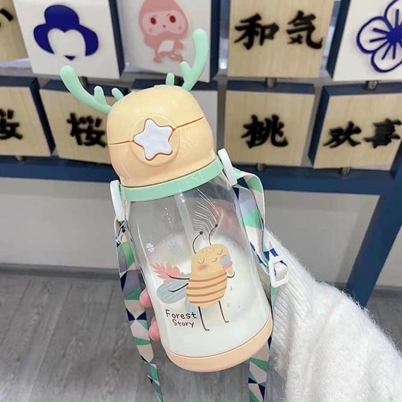 Bình nước sừng hươu nhựa PP có ống hút, dây đeo hoạt hình dễ thương dung tích 600ml