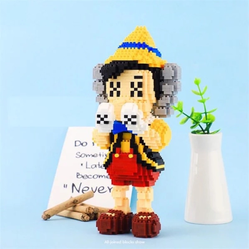 Mô hình lắp ráp Kaws pinocchio