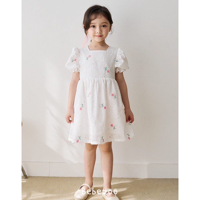 Váy thô ren lỗ Bebezoo màu trắng thêu hoa nhí hồng cổ vuông size 100 - 140