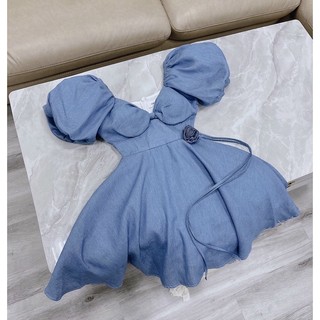 Đầm midi tay phồng kèm hoa