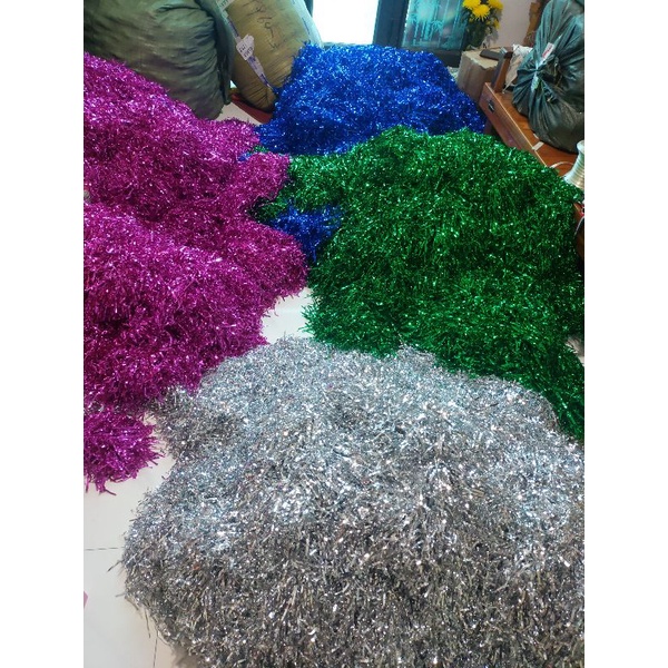 Bông múa ,tua cổ vũ cho trẻ