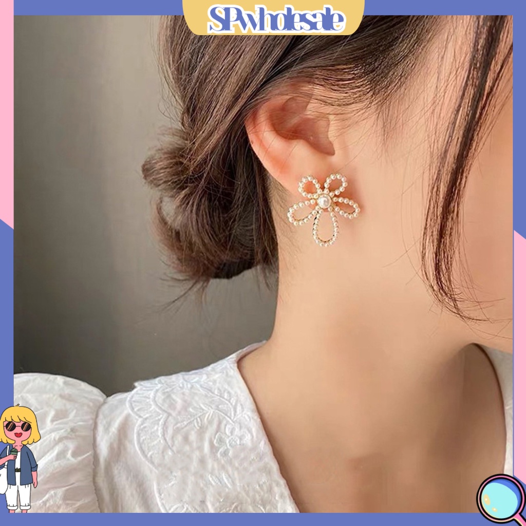 {SPwholesale} 1 Đôi Bông Tai Xỏ Lỗ Hình Hoa Đính Ngọc Trai Giả Lấp Lánh Phong Cách Cổ Điển Dành Cho Nữ
