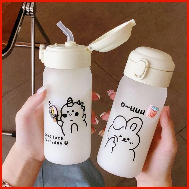 Bình Nước Nhựa Cao Cấp Chống Sốc Có Ống Hút Thiết Kế Đơn Giản Dễ Thương Phong Cách Hàn Quốc