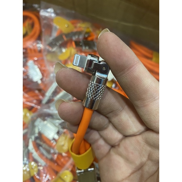 Cáp 120w hai đầu bọc sắt rất chắc chắn, dây cao su non mềm mại, đầu ra xoay 180 độ