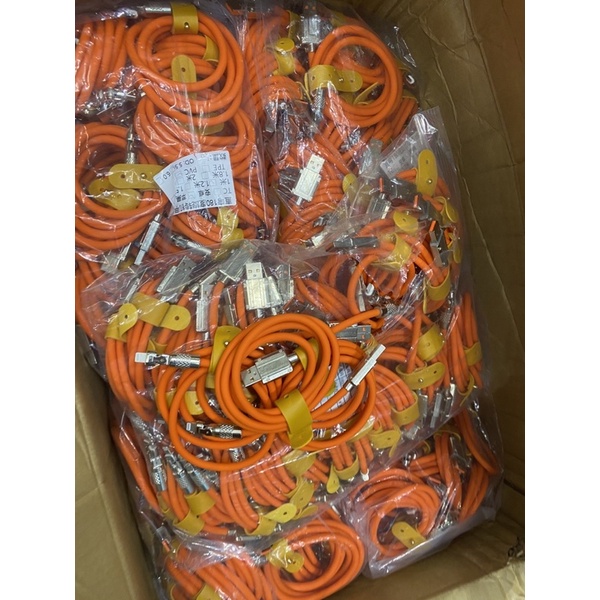 Cáp 120w hai đầu bọc sắt rất chắc chắn, dây cao su non mềm mại, đầu ra xoay 180 độ