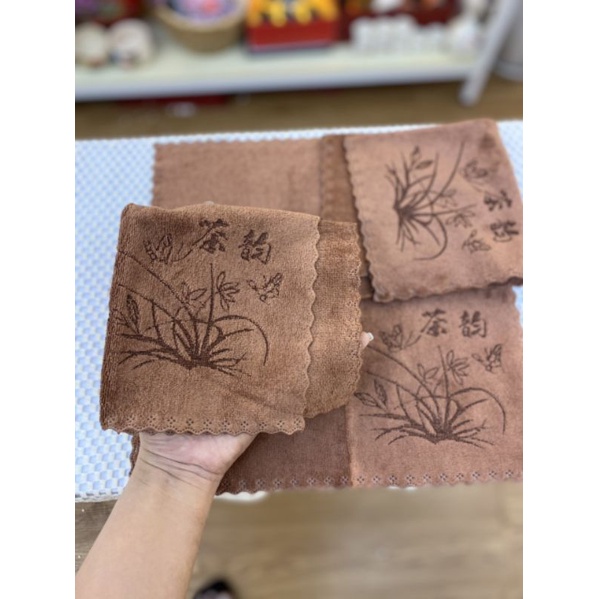 khăn lâu bàn trà rất đẹp và rất hút nước mền mại được làm từ vải voile dày.