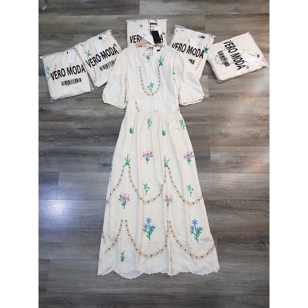 Váy vero thêu hoa