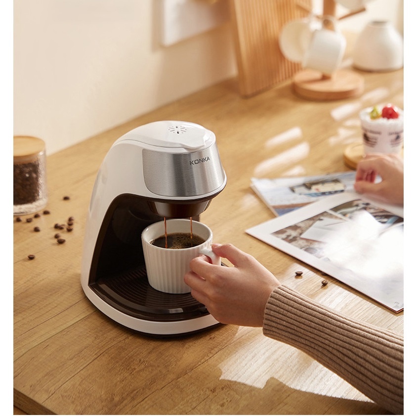 Máy pha cà phê chính hãng KONKA KCF-CS2 thiết kế kiểu mới hiện đại, sang trọng, dễ sử dụng, bảo hành 12 tháng.