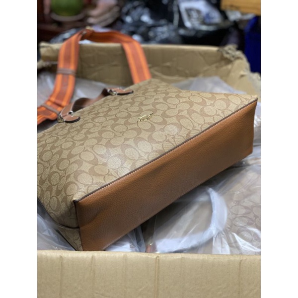TÚI COACH TOTE Logan Carryall In Signature Canvas