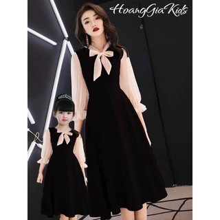Set mẹ và bé gái tiểu thư đài cát