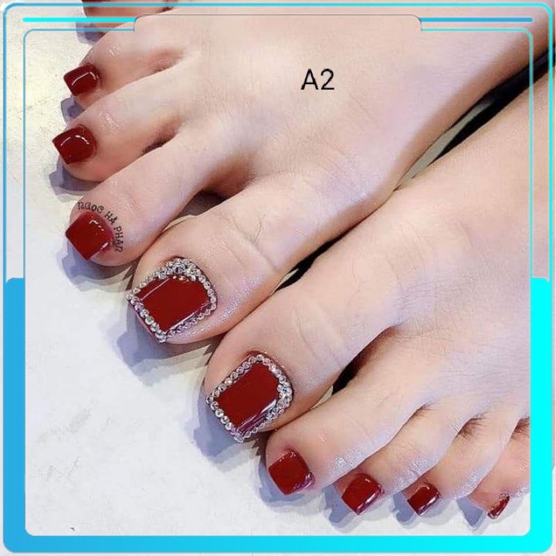 Móng chân giả kèm theo
