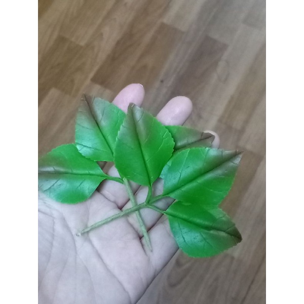 lá hoa hồng đất sét