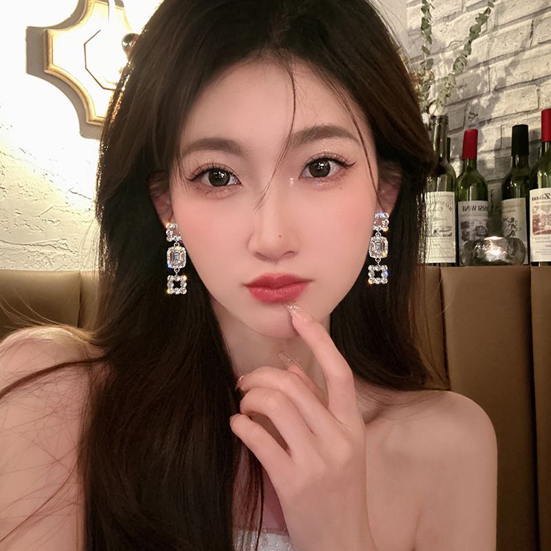 Khuyên Tai Miss Qianjin! Khuyên Tai Bạc Đính Kim Cương Lấp Lánh Thiết Kế Hình Vuông Độc Đáo Cao Cấp a