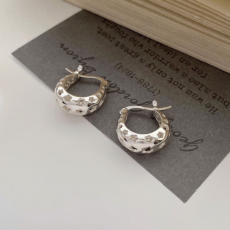 Đôi khuyên tai hoạ tiết ngôi sao