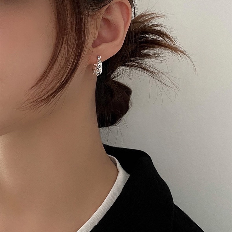 Đôi khuyên tai hoạ tiết ngôi sao