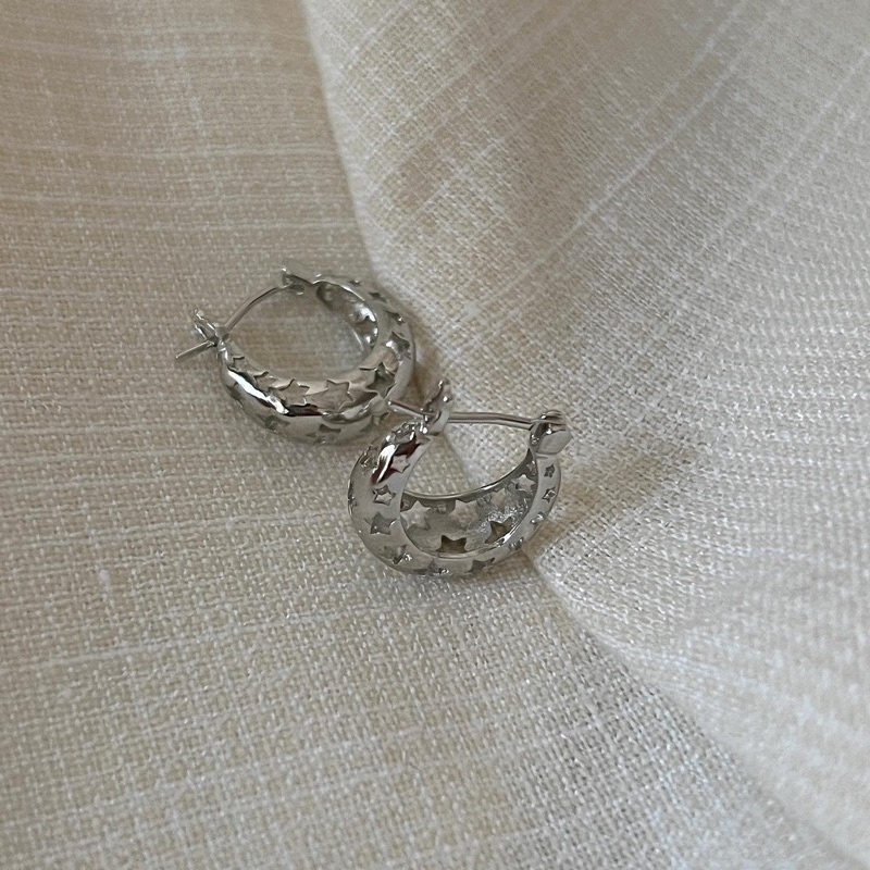 Đôi khuyên tai hoạ tiết ngôi sao