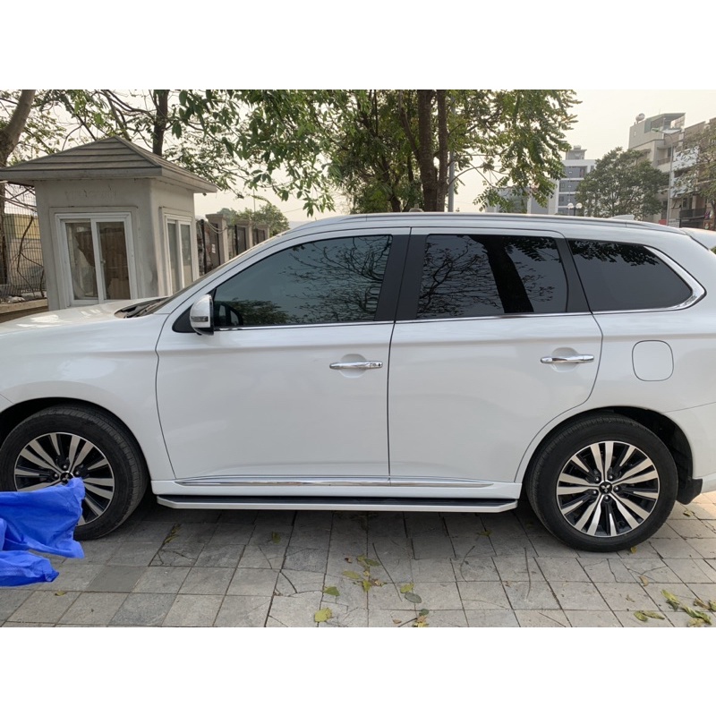 Bậc lên xuống, bệ bước chân cho Outlander 2016 - 2022+