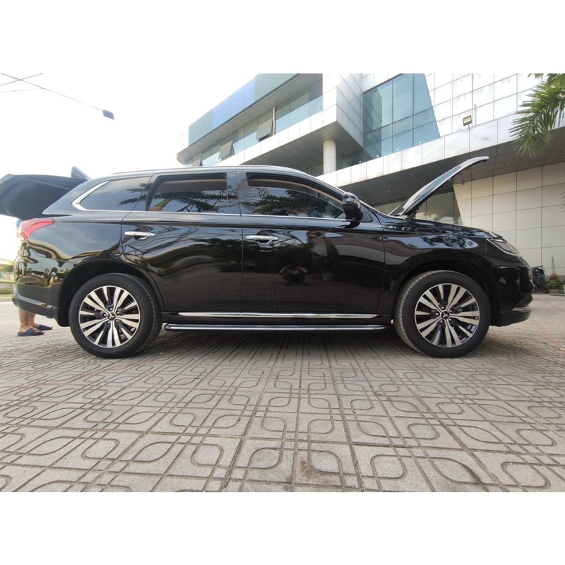 Bậc lên xuống, bệ bước chân cho Outlander 2016 - 2022+