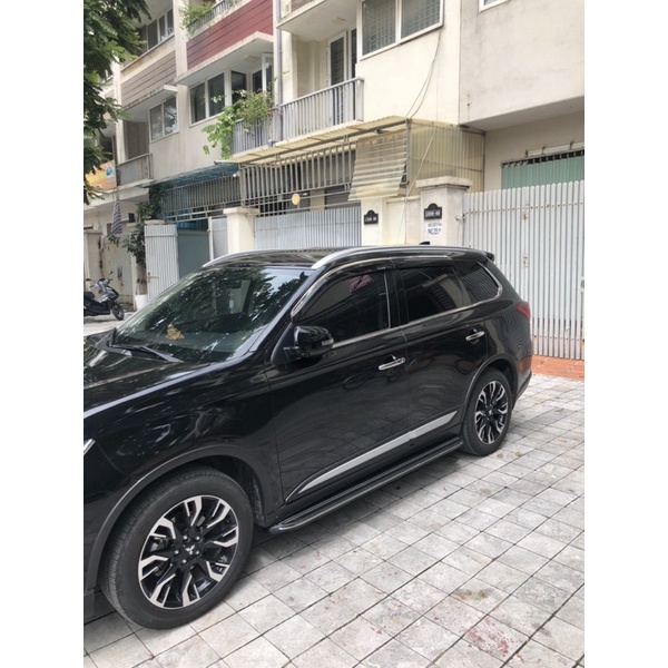 Bậc lên xuống, bệ bước chân cho Outlander 2016 - 2022+