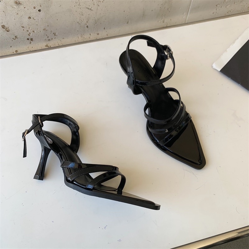 Giày cao gót ba quai mảnh ngang