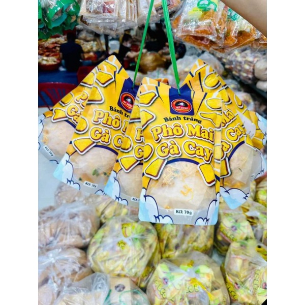 Bánh tráng phô mai gà cay Mỹ Dung siêu ngon trọng lượng 70gram.