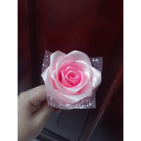 Đầu bông hoa hồng ruy băng kèm kẽm dài 20cm và bọc lưới tuyết