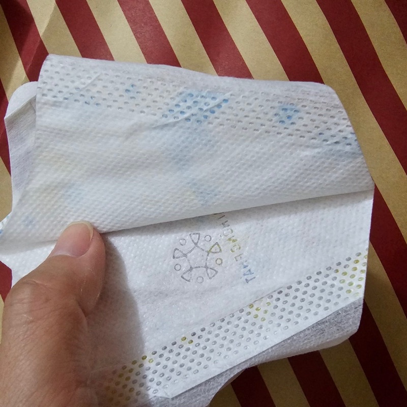 Khẩu trang 3D trẻ em hộp 50 cái Đại Hồng Phát (mẫu ngẫu nhiên cho bé trai hoặc gái)