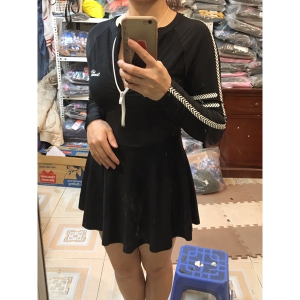 Hình thật- Bikini liền váy, tay dài trẻ trung năng động