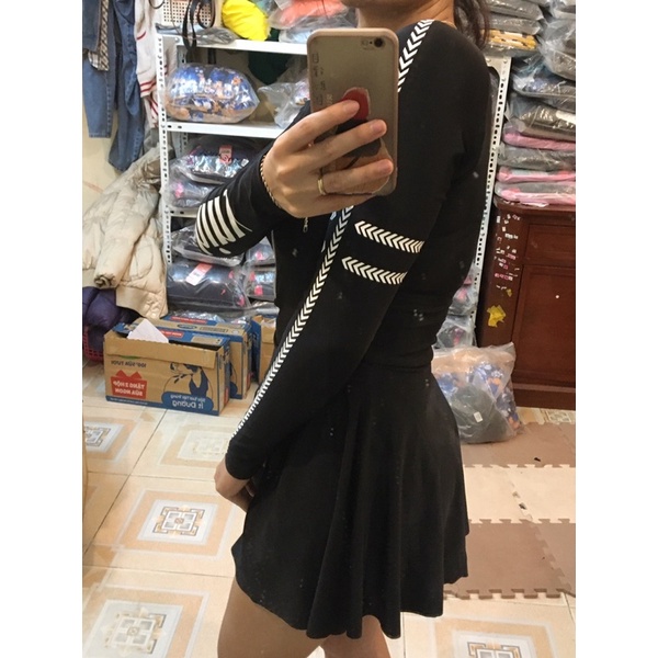 Hình thật- Bikini liền váy, tay dài trẻ trung năng động