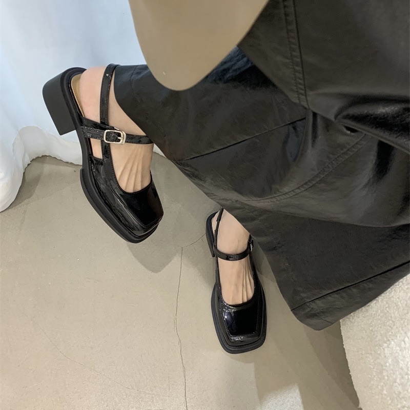 Giày slingback có quai ngang