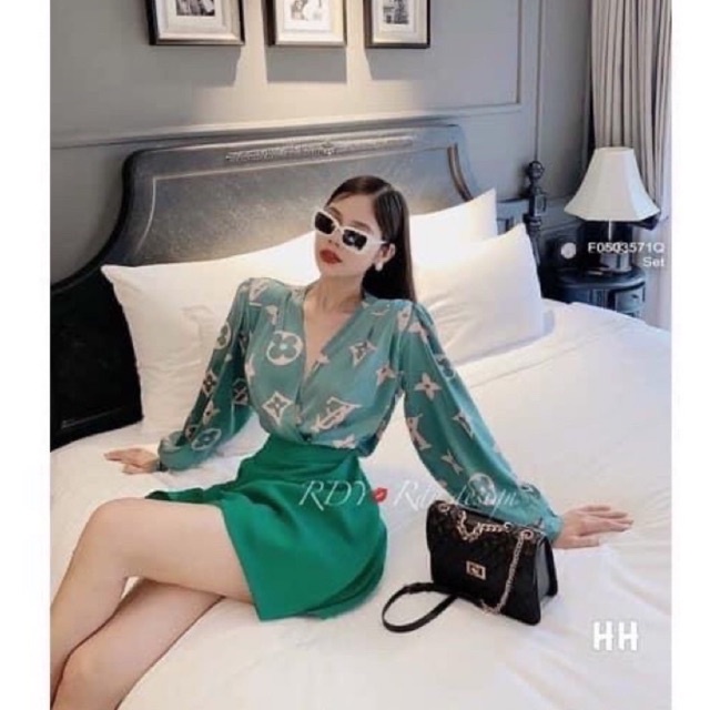 Sét Sơ Mi Lụa Độn Vai Hoạ Tiết & Chân Váy Siêu Sang