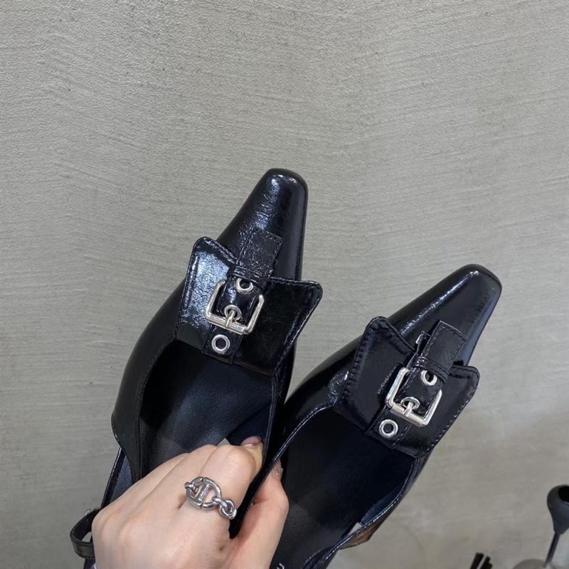 Giày cao gót mũi nhọn cá tính