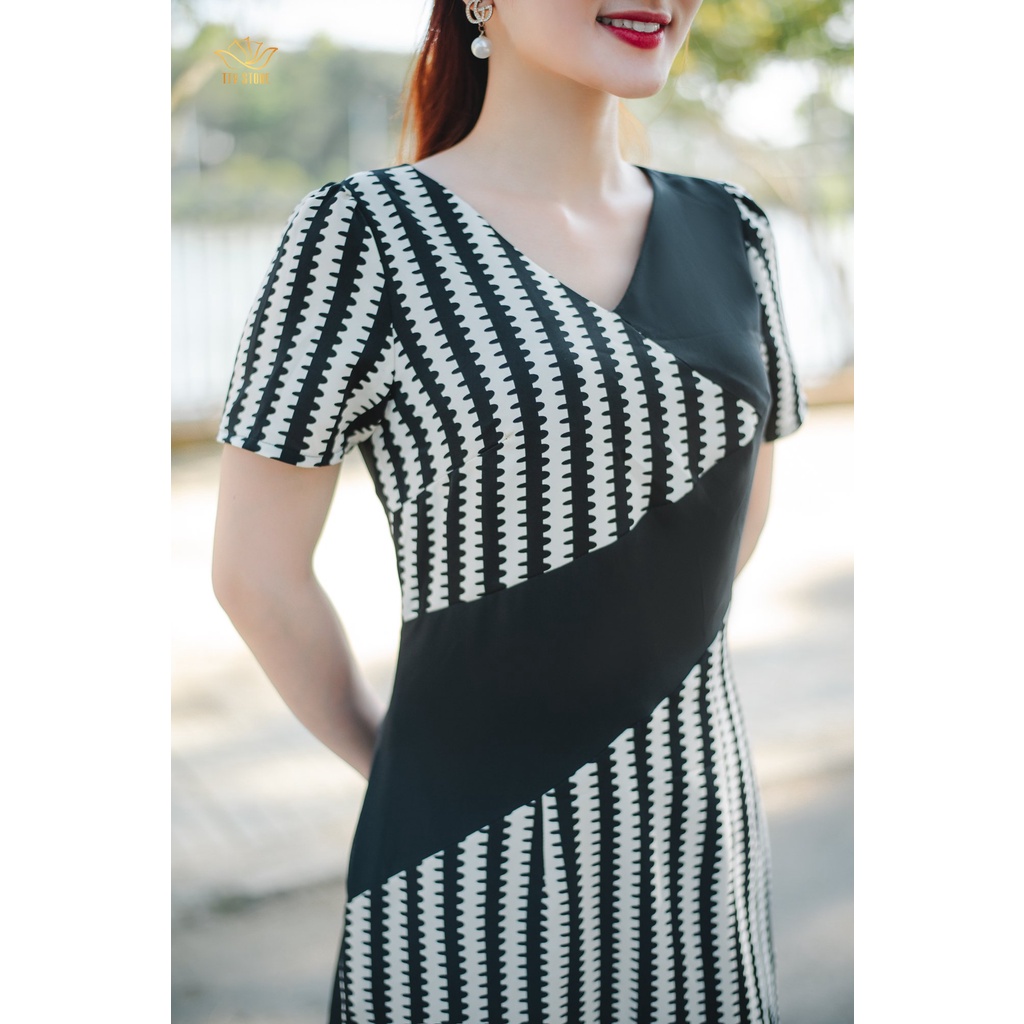 Đầm Suông thiết kế TTV1328 thời trang Cổ tim tay ngắn màu Đen họa tiết sang trọng