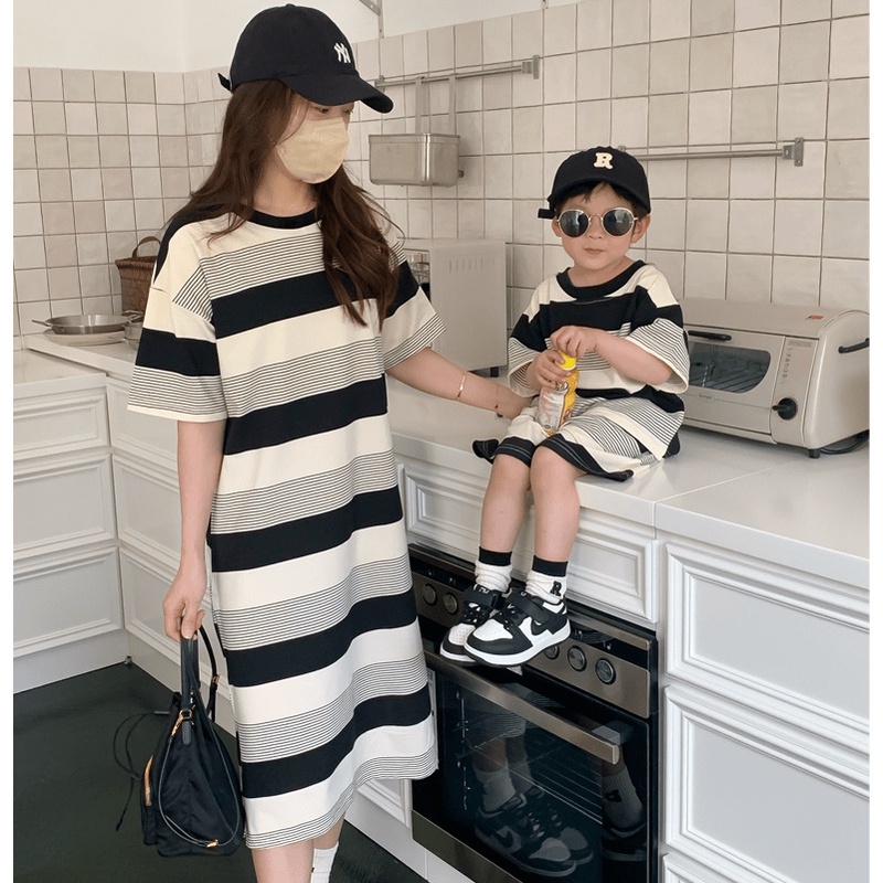 Cùng chơi trang phục bố mẹ con bộ đồ gia đình ba bốn người bé trai bé gái bộ đồ sọc hợp thời trang T23X88