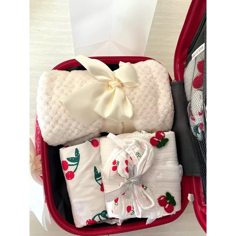 SET QUÀ CHERRY ĐÁNG YÊU CHO BÉ 0-12 THÁNG CÓ KÈM TÚI CỐP