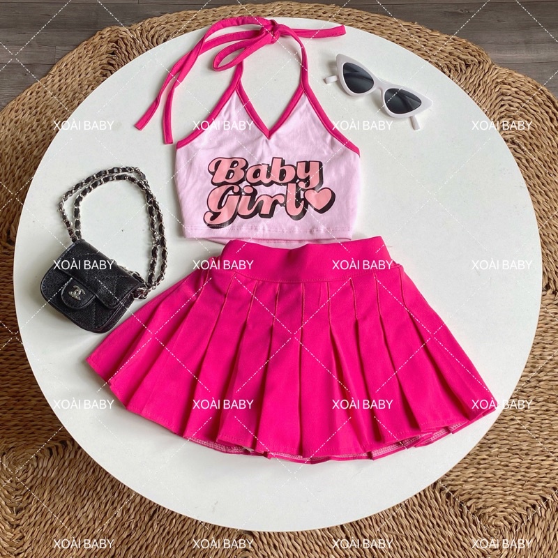 Set áo yếm baby girl kèm chân váy xếp ly sành điệu cho bé gái.