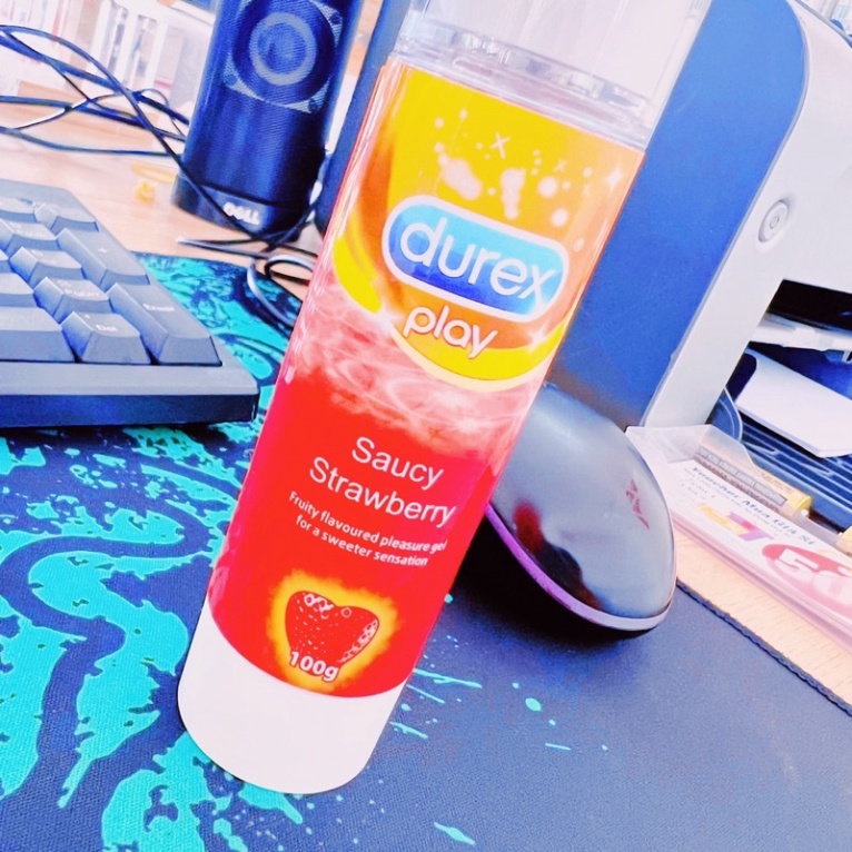 Gel Bôi Trơn Gốc Nước Hương Dâu Tăng Độ Ấm Tự Nhiên Durex Saucy Strawberry 100ml