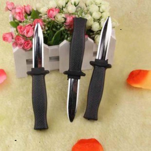 Đồ Chơi Dao Tự Thụt, phương tiện thuật ảo ảnh trình diễn sàn diễn Phim Trường, Troll Bạn Bè