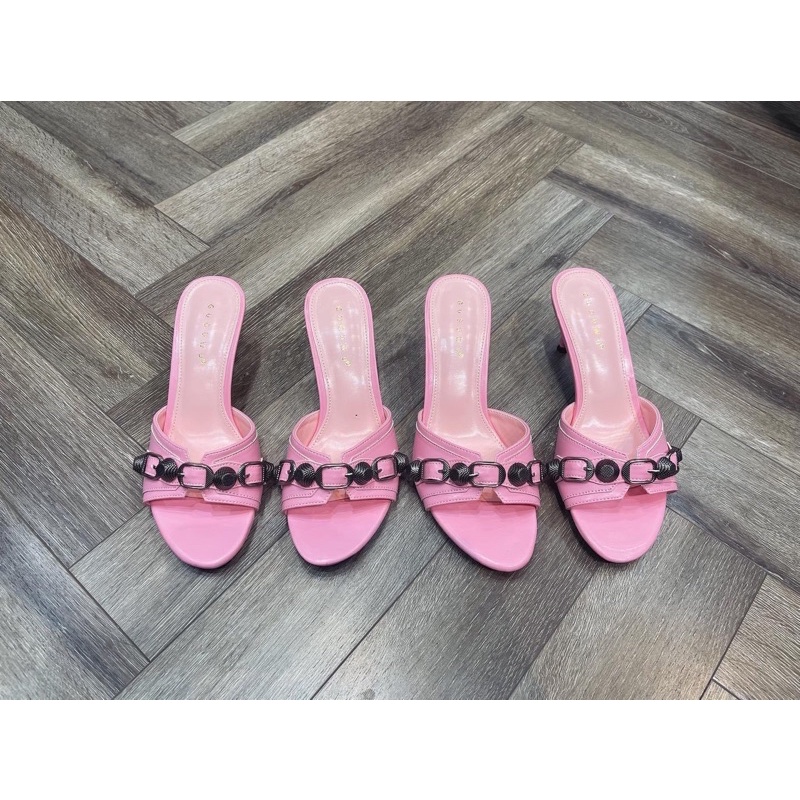 Guốc mũi tròn đế 6p quai da đính charm