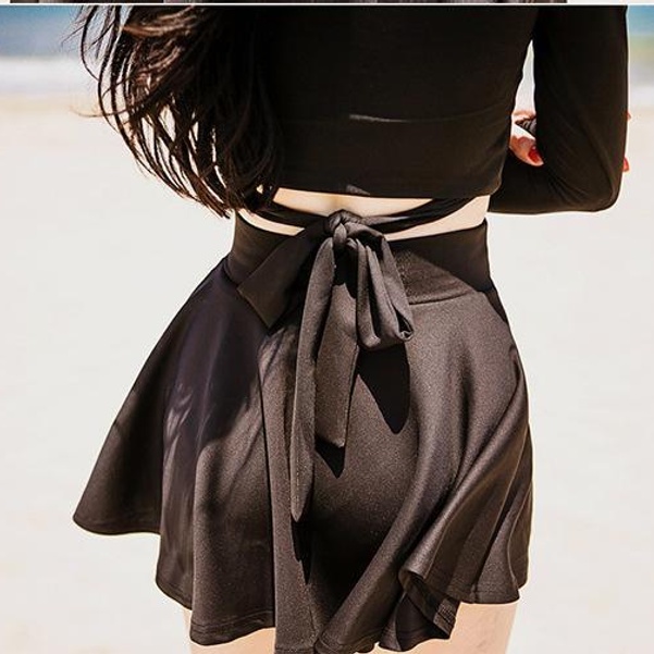 Bikini đi biển 2 mảnh kín đáo - Đồ bơi nữ tay dài váy xòe - Áo bơi croptop đen trơn có size