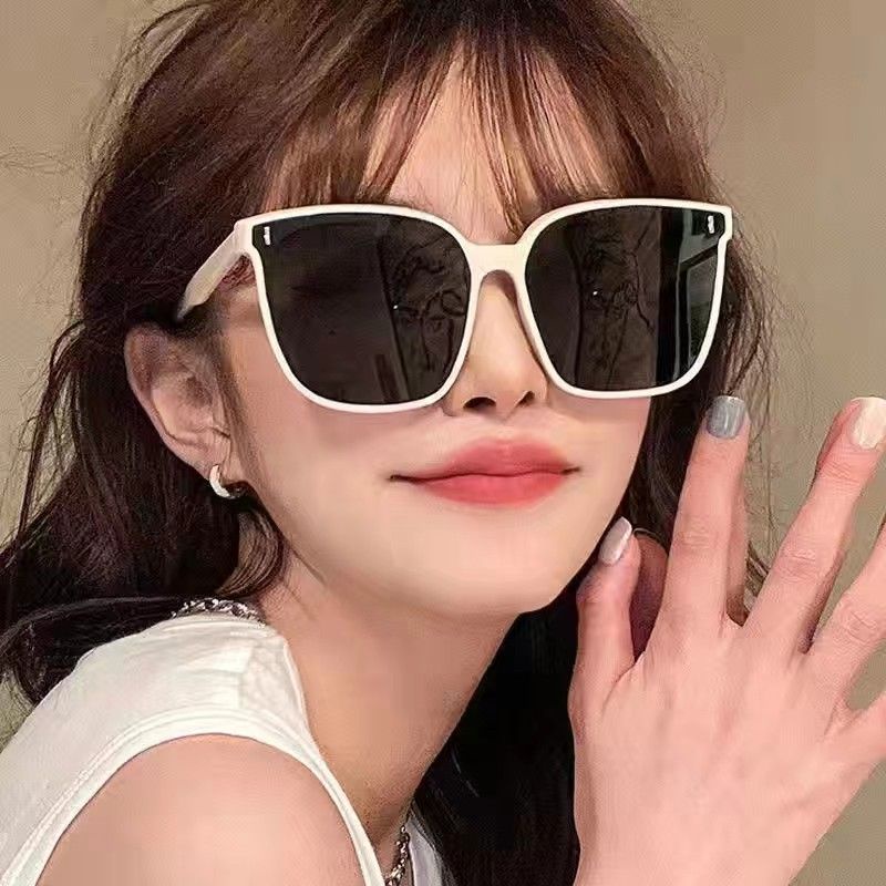 Kính Mát Thời Trang Nữ Chống Tia UV Phong Cách Mới 2023